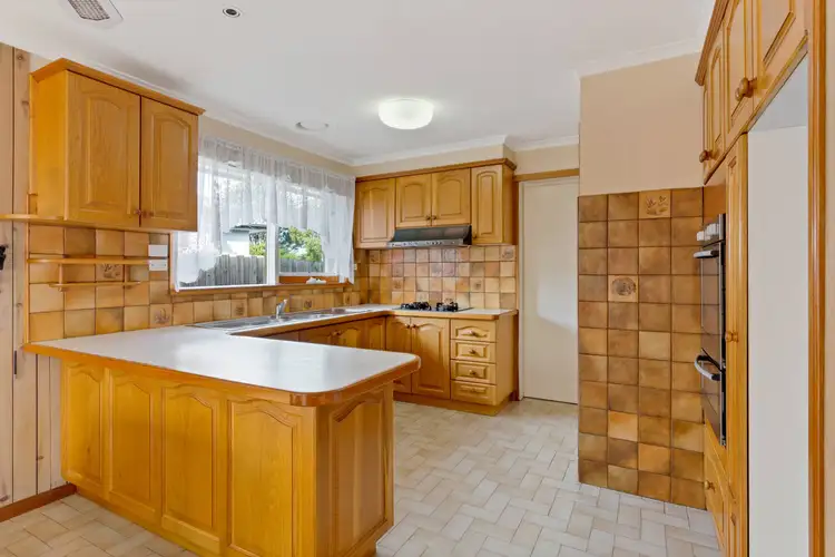 8 Miranda Close, Clayton South VIC 3169
