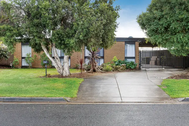 2 Marie Crescent, Wendouree VIC 3355