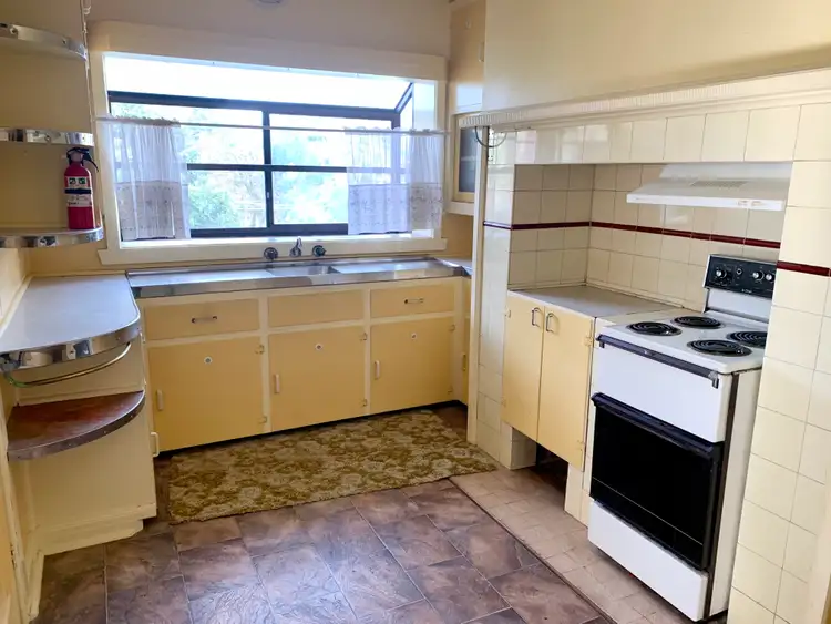 Second view of Homely house listing, 6 Lee Avenue, Mount Waverley VIC 3149