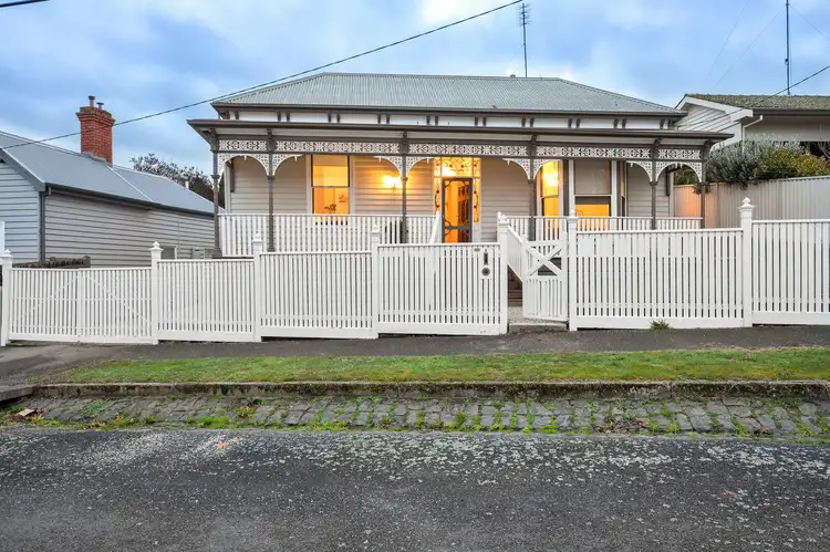 2 Seymour Crescent, Soldiers Hill VIC 3350