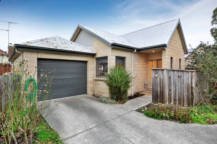 2/214 Clyde Street, Soldiers Hill VIC 3350
