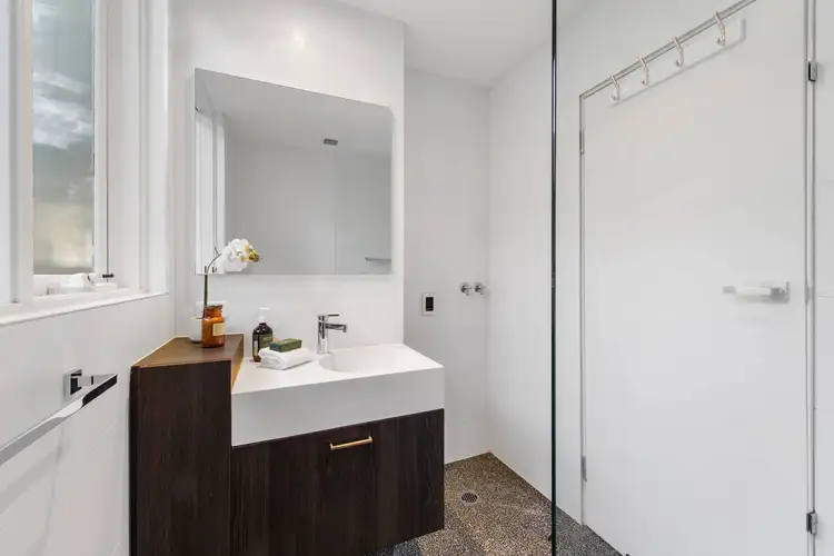 Sixth view of Homely apartment listing, 2/5 Alfriston Street, Elwood VIC 3184