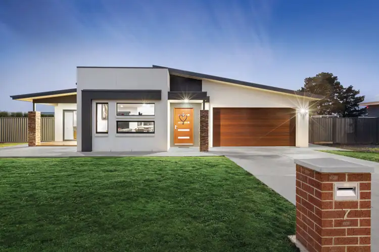 7 Treetop Drive, Cardigan VIC 3352