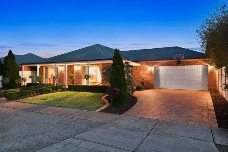 19 Phoenix Avenue, Hoppers Crossing VIC 3029