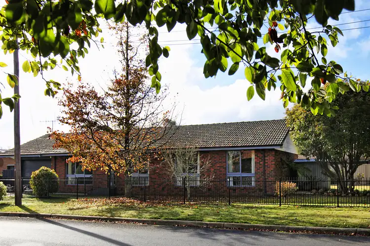 15 Savages Lane, Woodend VIC 3442