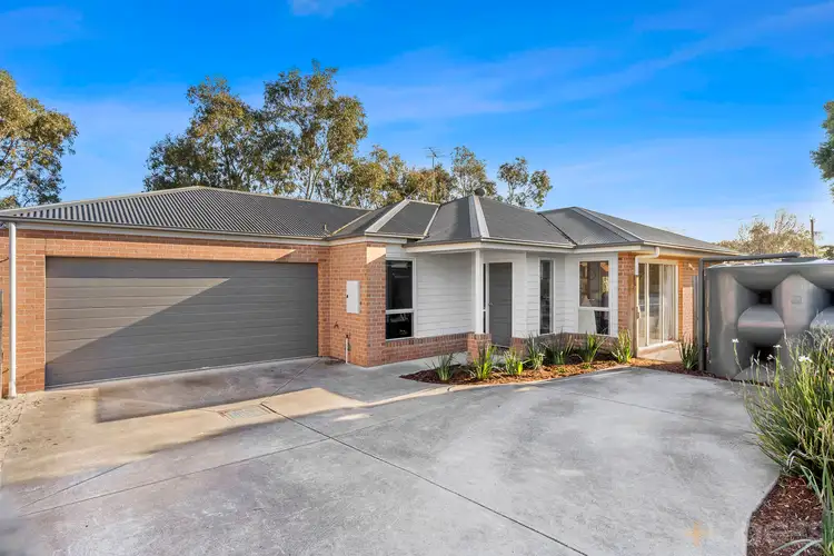 2/2 Lancaster Avenue, Newcomb VIC 3219