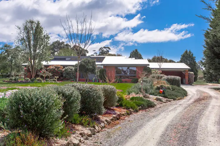 234 Moss Avenue, Mount Helen VIC 3350