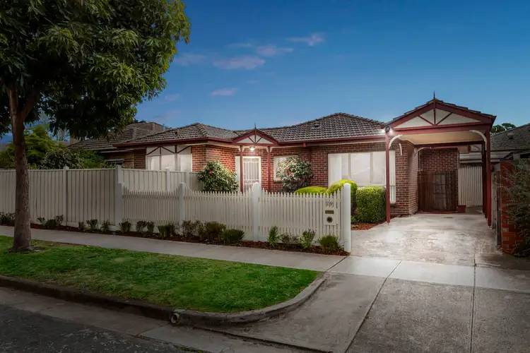 29 Wallace Road, Burwood VIC 3125