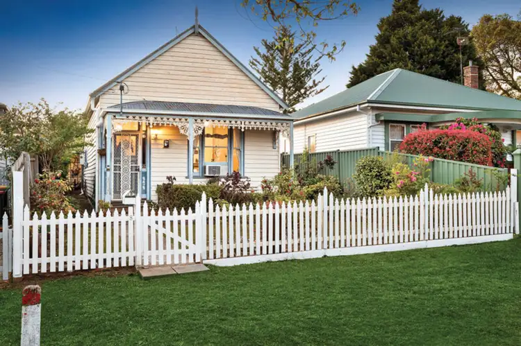 8 Campbells Crescent, Redan VIC 3350