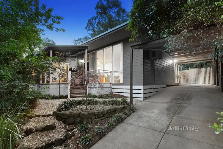 15 Valley Road, Research VIC 3095