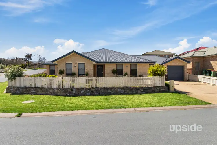 13 Stonehaven Circuit, Queanbeyan East NSW 2620
