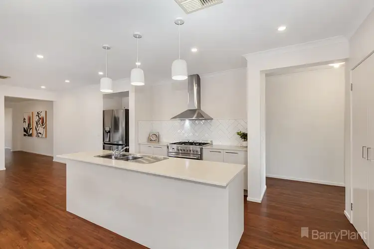 Sixth view of Homely house listing, 8 Belleview Cres, Beveridge VIC 3753