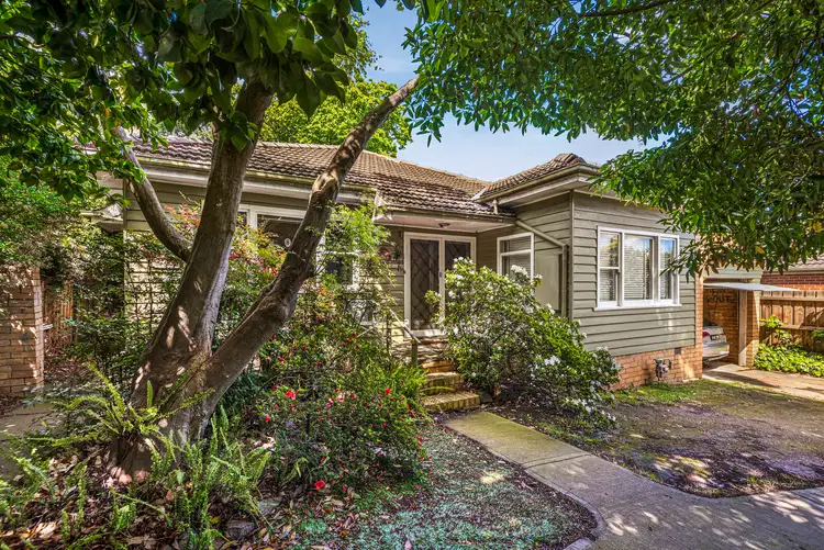 18 Wilson Road, Glen Waverley VIC 3150
