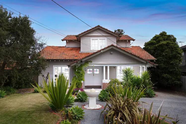16 Aylwin Avenue, Burwood VIC 3125