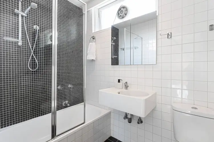 Sixth view of Homely apartment listing, 3/2 Pozieres Avenue, Elwood VIC 3184