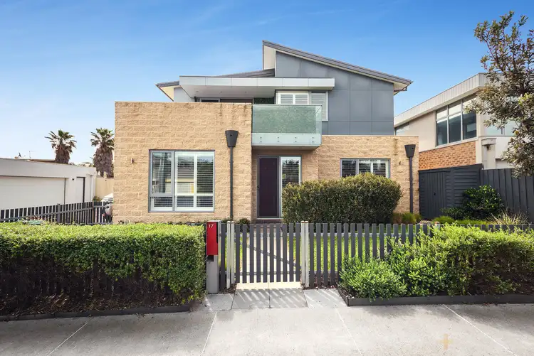 17 Newington Parade, Chelsea VIC 3196