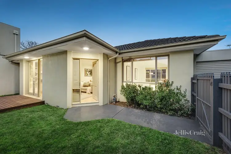 Main view of Homely unit listing, 2/104 Parkmore Road, Bentleigh East VIC 3165