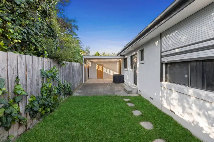 2/67 Carmichael Road, Oakleigh East VIC 3166