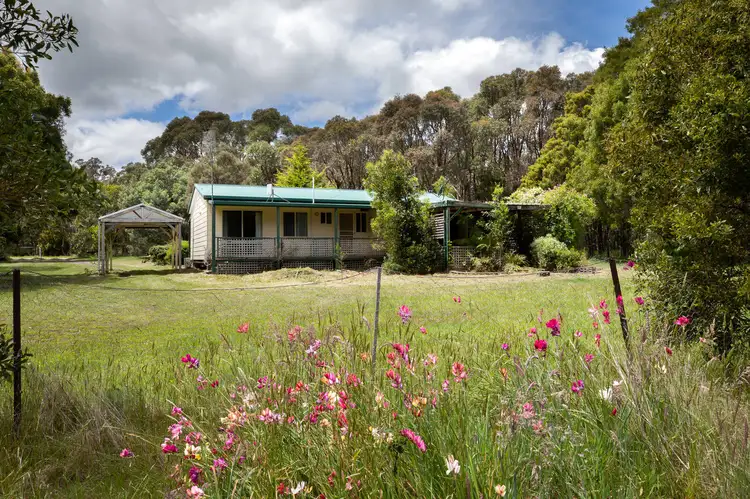 18 Grevillea Drive, Enfield VIC 3352