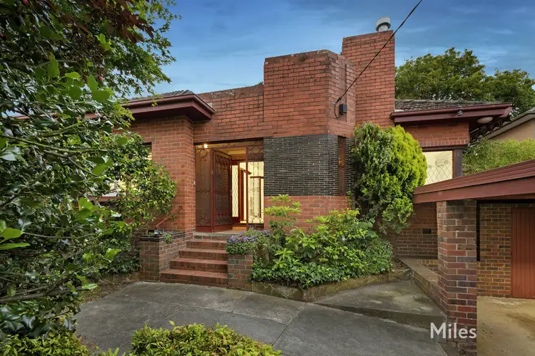 36 Charteris Drive, Ivanhoe East VIC 3079