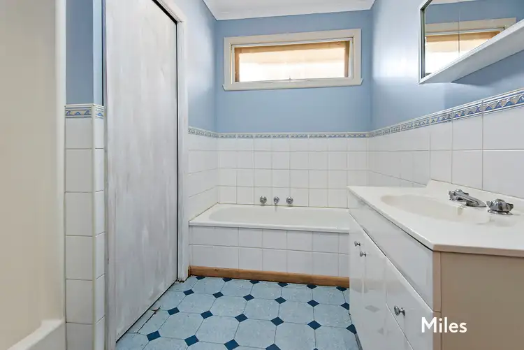Fifth view of Homely house listing, 34 Diane Crescent, Viewbank VIC 3084