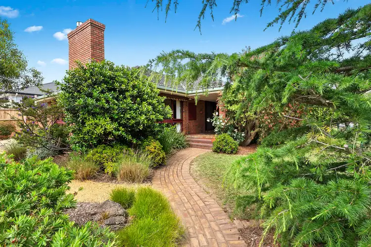 2 Koetong Parade, Mount Eliza VIC 3930