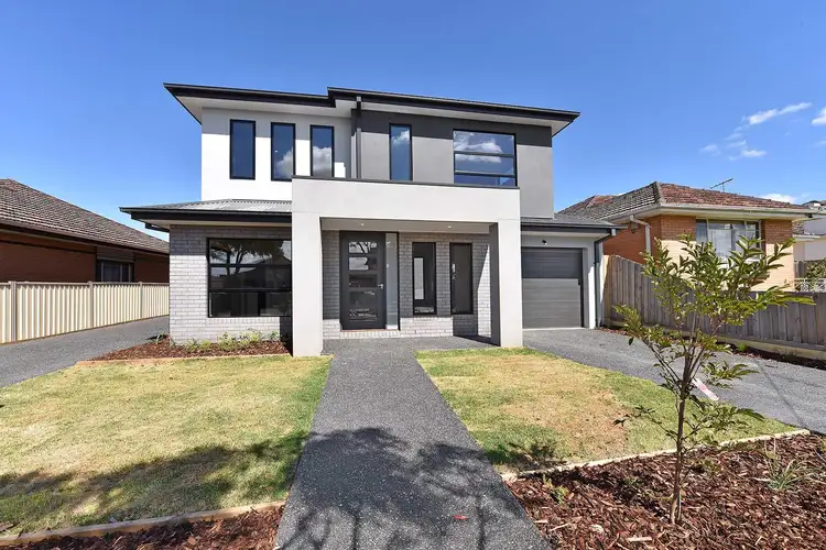 7 Bowes Avenue