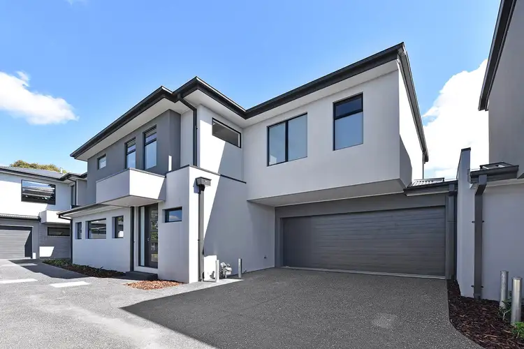 7 Bowes Avenue