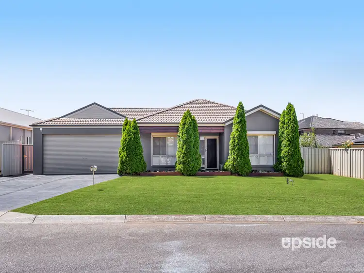 4 Charlotte Pass, Pakenham VIC 3810