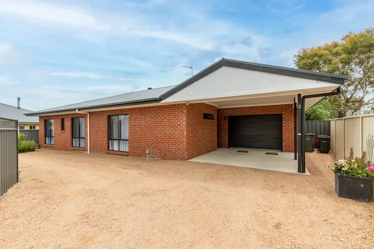 2/44 Mark Avenue, Sale VIC 3850