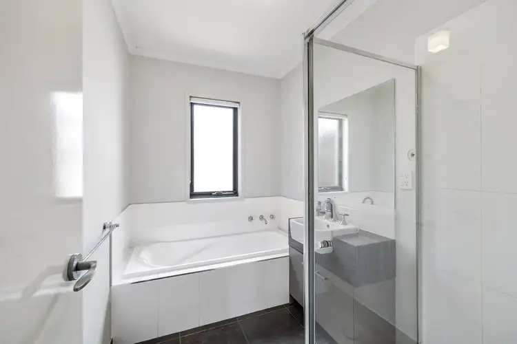 Fifth view of Homely house listing, 2 Shannon Close, Alfredton VIC 3350