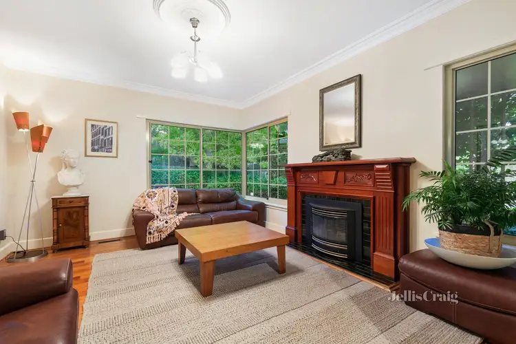 Second view of Homely house listing, 2 Halley Court, Bentleigh VIC 3204