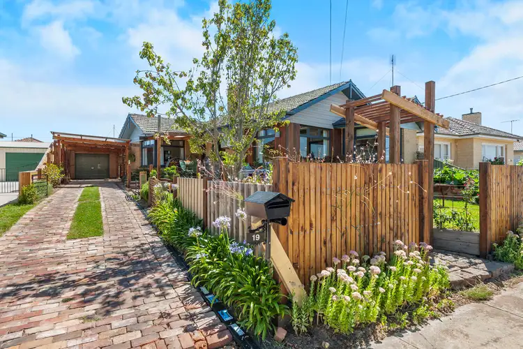 19 Eton Street, Wendouree VIC 3355