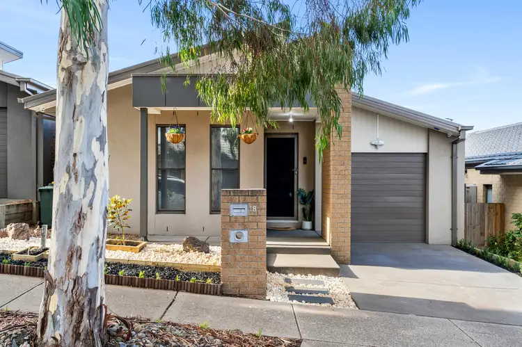 18 Tooradin Crescent, Doreen VIC 3754