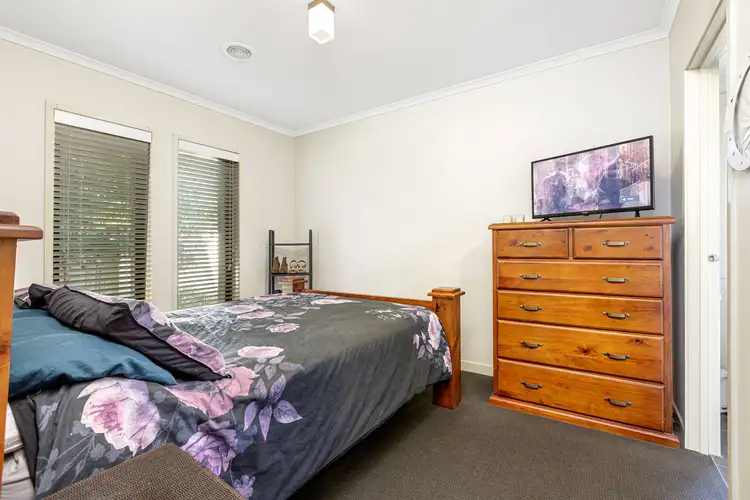 Fifth view of Homely house listing, 4 Shannon Close, Alfredton VIC 3350