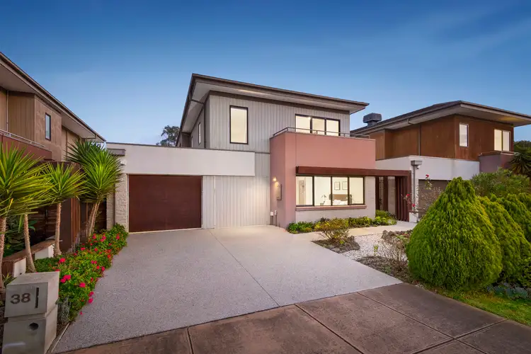 38 Spinnaker Rise, Sanctuary Lakes VIC 3030
