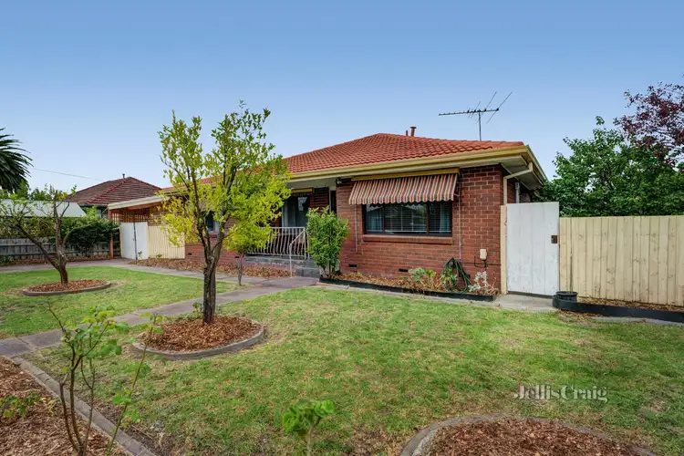1/2 Oakes Avenue, Clayton South VIC 3169