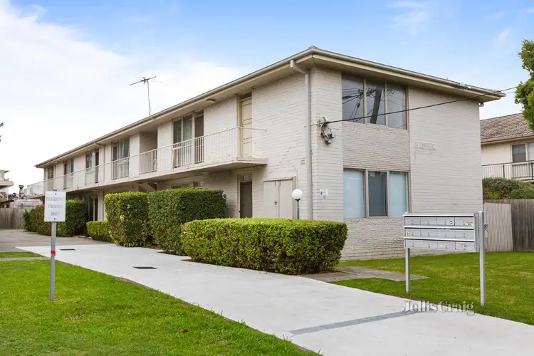 8/1 Kokaribb Road, Carnegie VIC 3163
