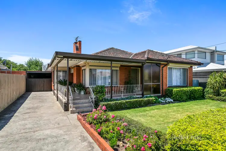 22 Delphin Avenue