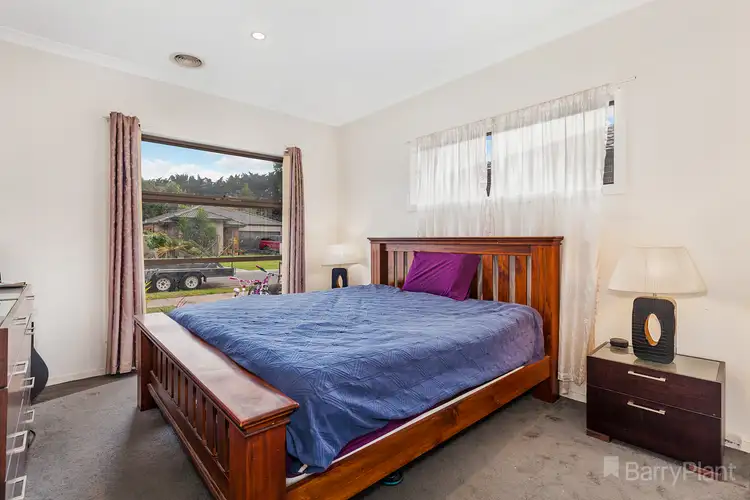 Fifth view of Homely house listing, 8 Kirribilli Cres, Wallan VIC 3756