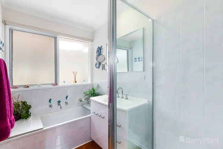 Sixth view of Homely house listing, 10 John Court, Waterford Park VIC 3658