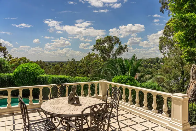 12 Raheen Drive, Kew VIC 3101