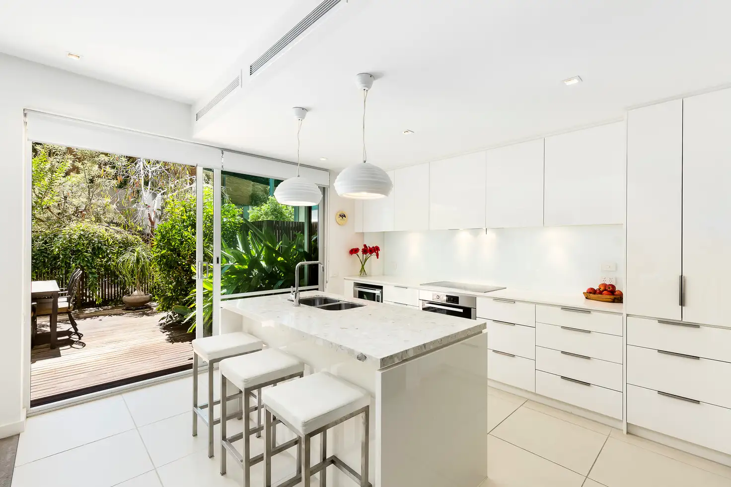 Main view of Homely apartment listing, 11/15 Beach Road, Hampton VIC 3188
