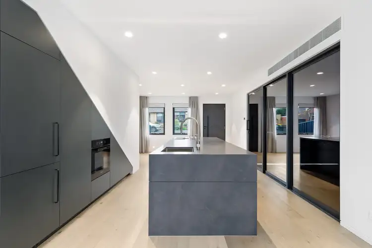 2H Newcastle Street, Thornbury VIC 3071