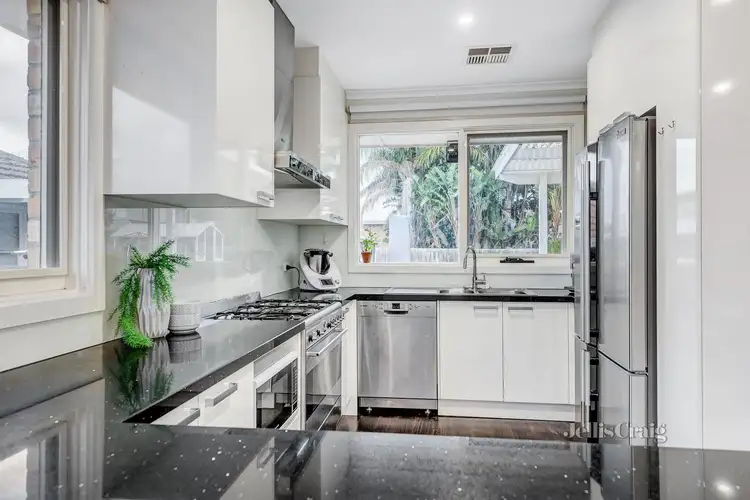 Fifth view of Homely house listing, 2 Shrewsbury Street, Bentleigh East VIC 3165