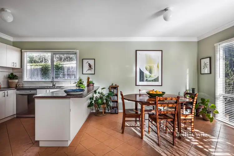 2/12 Meadow Crescent, Montmorency VIC 3094