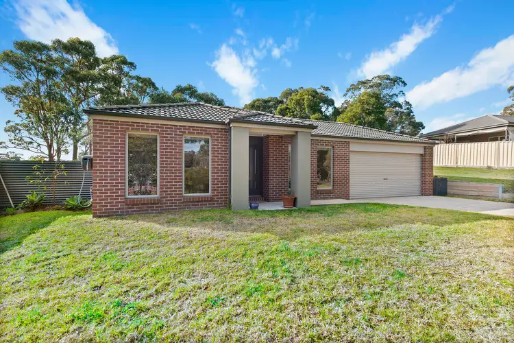 15 Shakespeare Avenue, Mount Helen VIC 3350