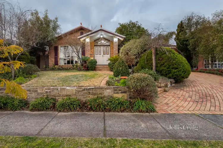17 Vanessa Court, St Helena VIC 3088