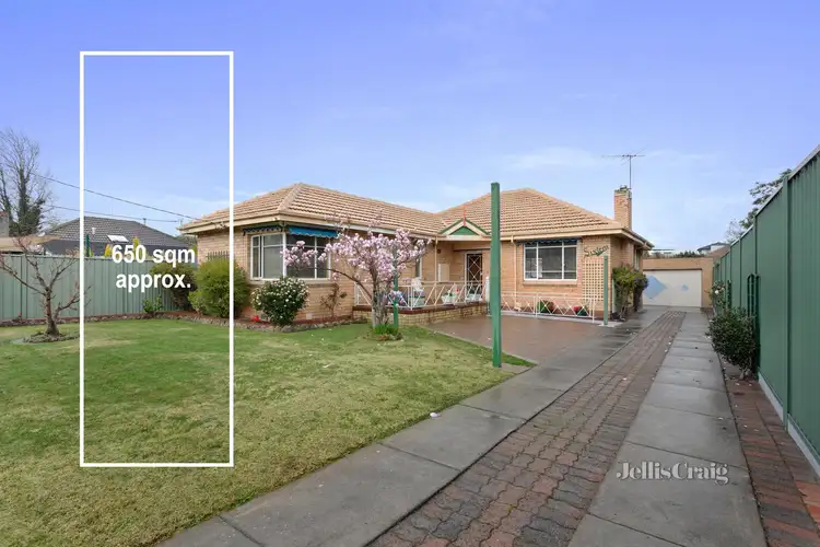 16 Quinns Road, Bentleigh East VIC 3165