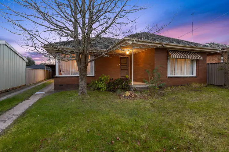 8 Maude Street, Wendouree VIC 3355